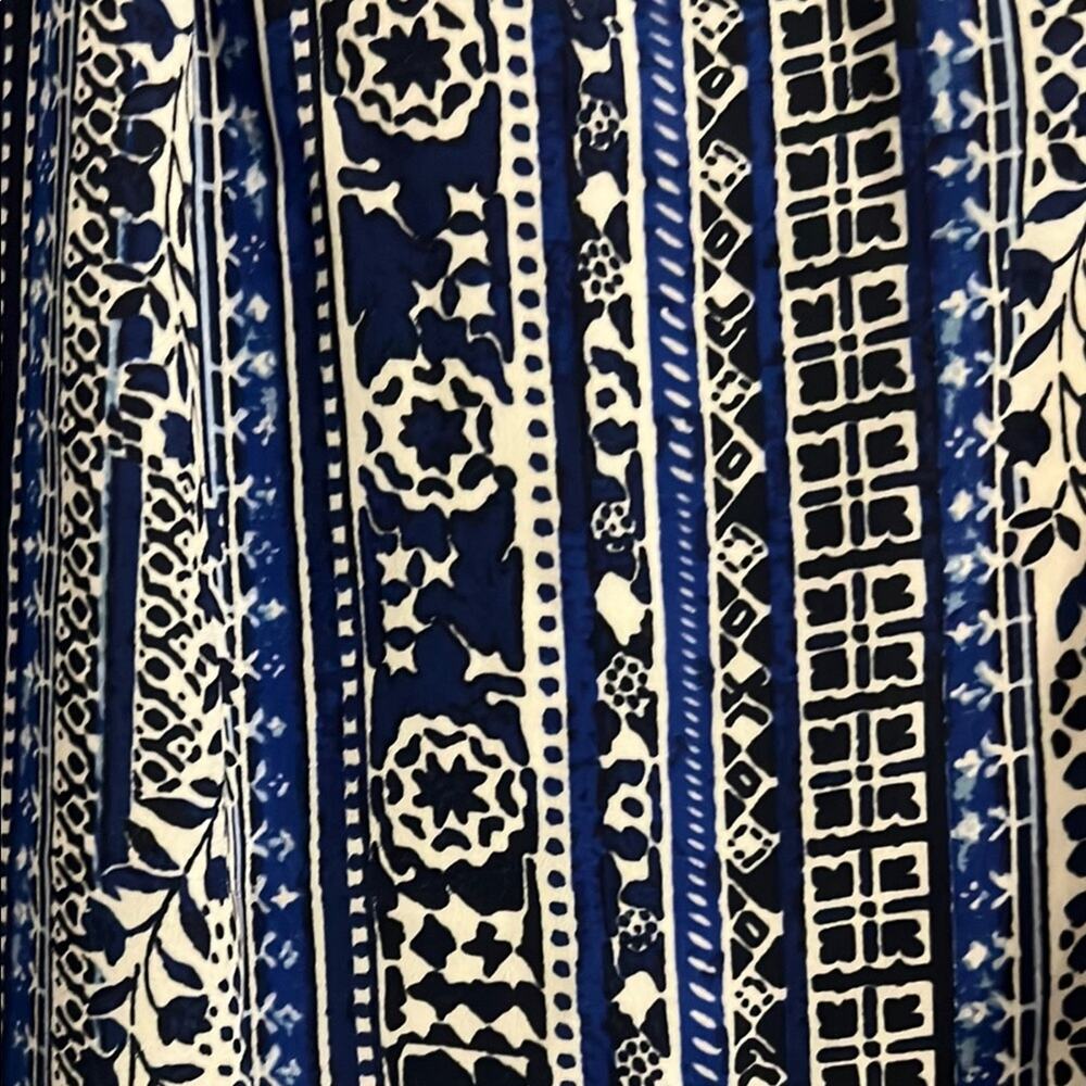 LOFT Women's Blue and White Patterned Top Blouse - Size XL - Picture 3 of 4